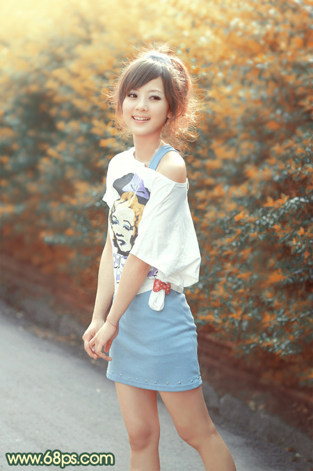 Photoshop给绿植边的美女加上漂亮的秋季暗调暖色 全福编程网